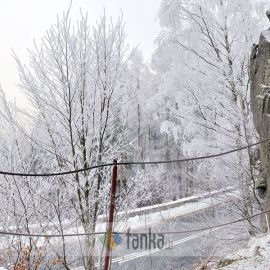 5. Punkt widokowy jest powyżej drogi, przy skałkach